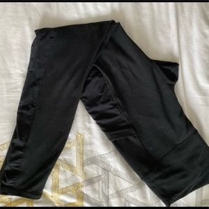 *pockets* power hold Mila leggings!